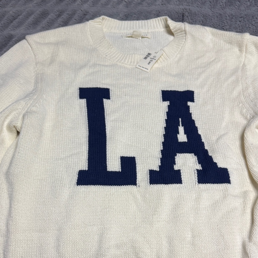 Aeropostale Cream and Blue Crewneck Sweater